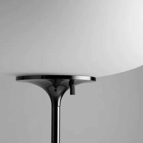 GUBI Stemlite Stehleuchte, schwarz-chrom, 110 cm, dimmbar