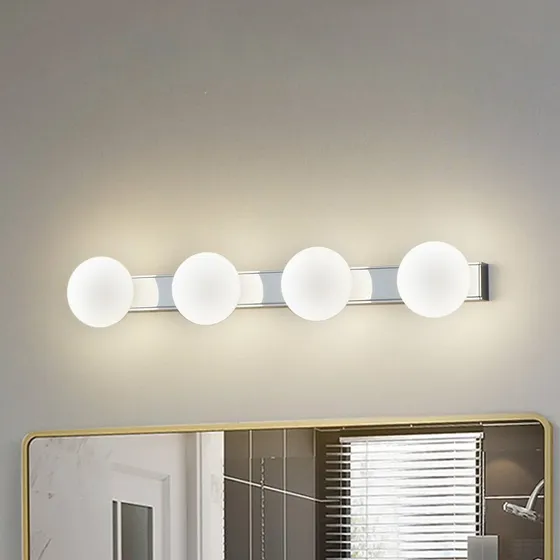 Lucande Myrra LED-Wandleuchte IP44 Chrom/Weiß, 60 cm
