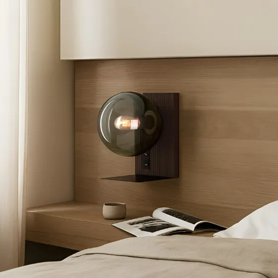 Lucande Wandleuchte Veloura, 30 cm, Eichenholz & Rauchglas, USB