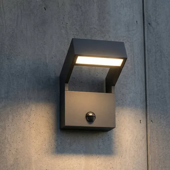 Arcchio Kovato LED-Außenwandlampe mit Sensor, dunkelgrau, IP65