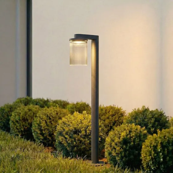 Lucande LED-Wegeleuchte Beelia, anthrazit, 90 cm, geriffelt, IP65