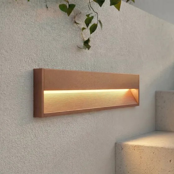 Lucande Trevin LED-Außenwandleuchte, 60 cm, IP65, Rostbraun