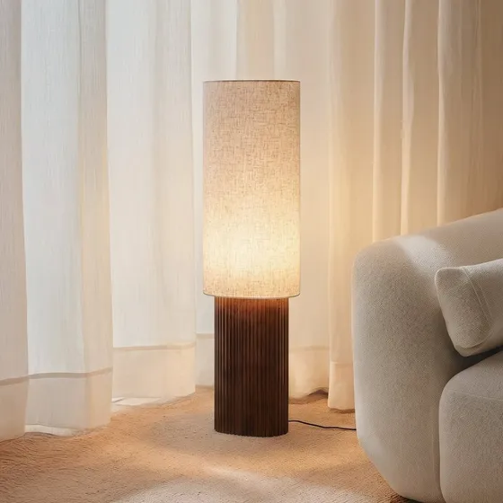 Lindby Stehleuchte Kimiko, 100 cm, Walnussholz & Textil, Beige