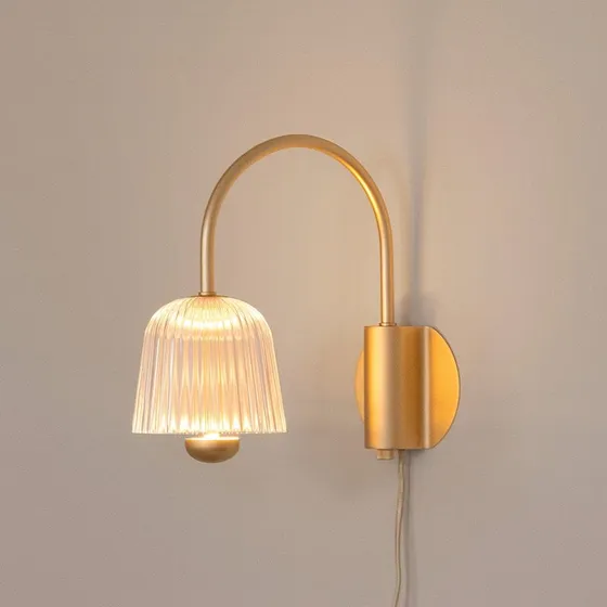 Nuura Asteea LED-Wandleuchte, Messing/Klar, 16 cm