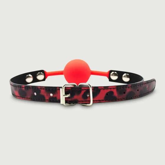 Sexopolis Silikon-Ballknebel mit Tierprint-Riemen - Rot