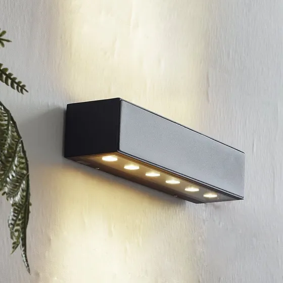 Lucande Selim LED-Außenwandleuchte, 30 cm, Schwarz, Aluminium