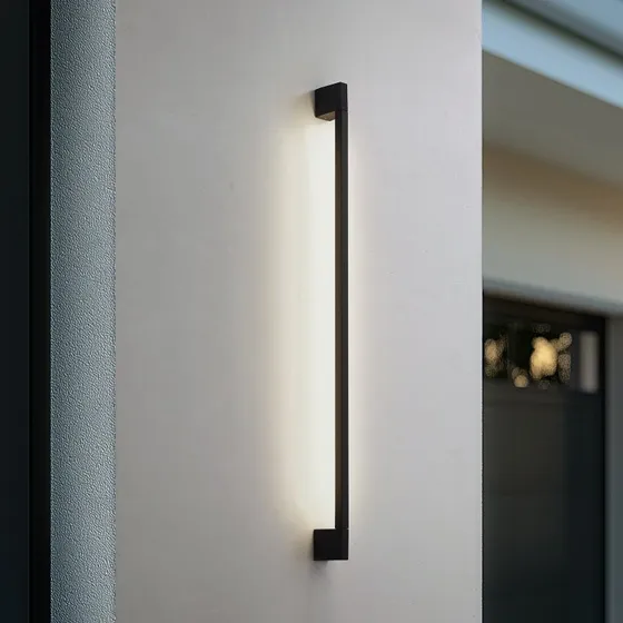 Lindby Neano LED-Wandleuchte, 120cm, Schwarz, IP54