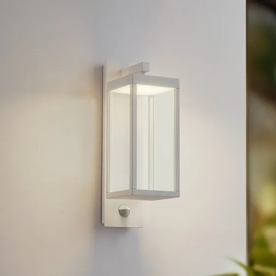 Lucande Ferdinand LED-Außenwandlampe mit Sensor, Weiß, 38 cm