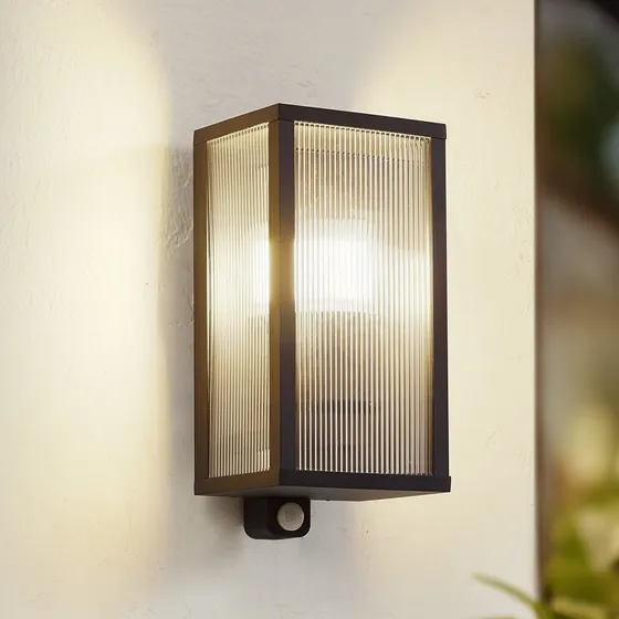 Lindby Außenwandlampe Peldar Anthrazit, 26 cm, mit Bewegungssensor