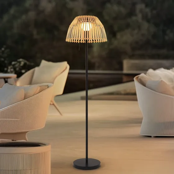 Lucande Eligio LED-Solar-Stehleuchte, Bambus, RGB, 150 cm
