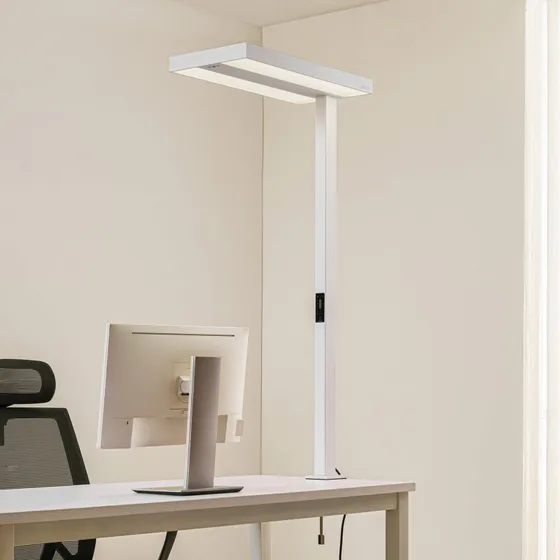 Arcchio Logan LED-Büro-Klemmleuchte, weiß, dimmbar, mit Sensor
