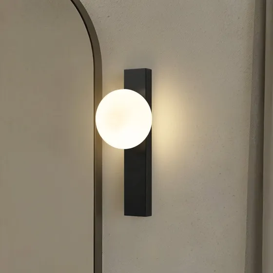 Lindby Bad-Wandleuchte Tavrik, Schwarz/Weiß, 30cm, Glas