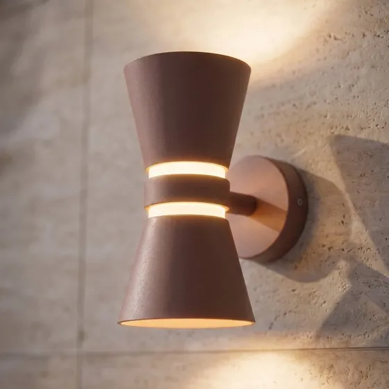 Lucande LED-Außenwandleuchte Meravi, braun, 2-flg., IP44