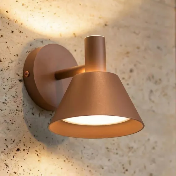 Lucande Tabena LED-Außenwandleuchte, braun, CCT, IP44