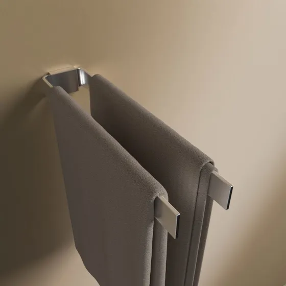 TRESKO Zweiarmer Handtuchhalter Silber