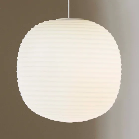 New Works Lantern Medium Pendelleuchte aus Opalglas, Ø 30cm