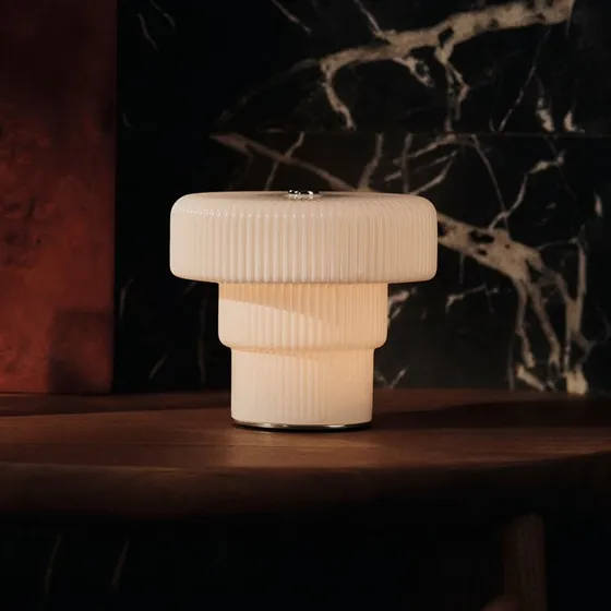 Ferm Living Ripple Schnurlosleuchte - Weißes mundgeblasenes Glas