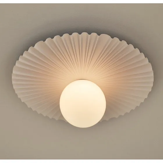 Nuura Liila Muuse Wandlampe, Ø 42 cm, Weiß/Opal, IP44
