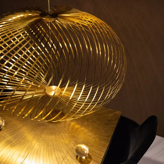 Tom Dixon Spring Medium Pendelleuchte Messing Ø 79 cm
