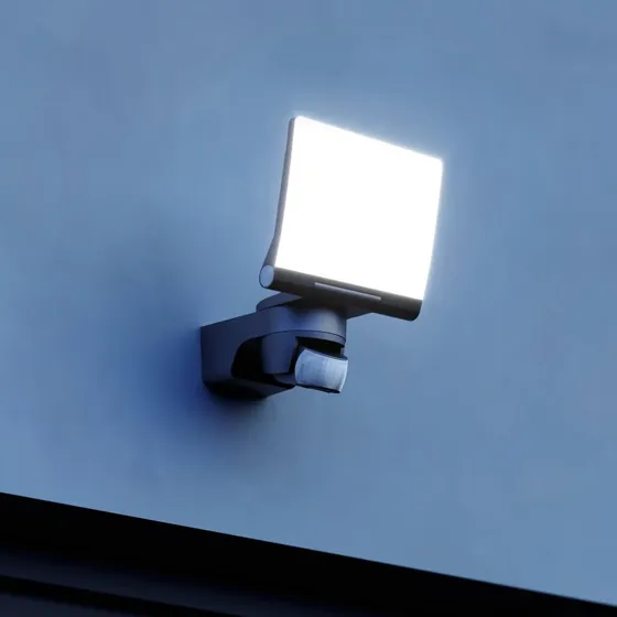 STEINEL XLED Home 2 XL S Sensor-Außenstrahler Schwarz IP44