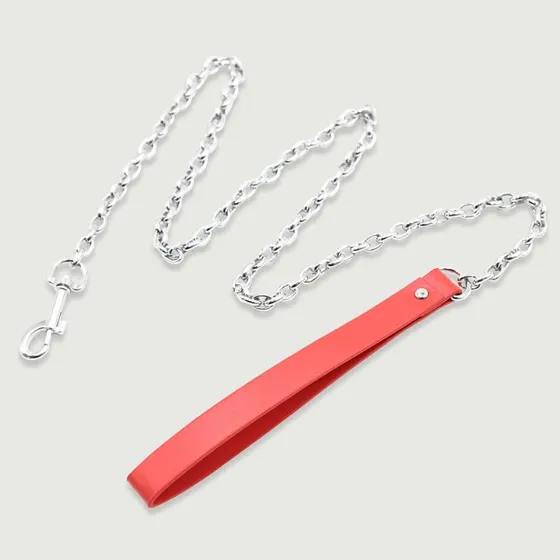 Kette mit rotem Lederleinengriff
