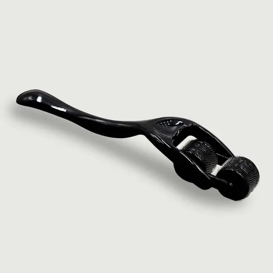 Doppelte Stachelwalze mit ergonomischem Griff - Schwarz
