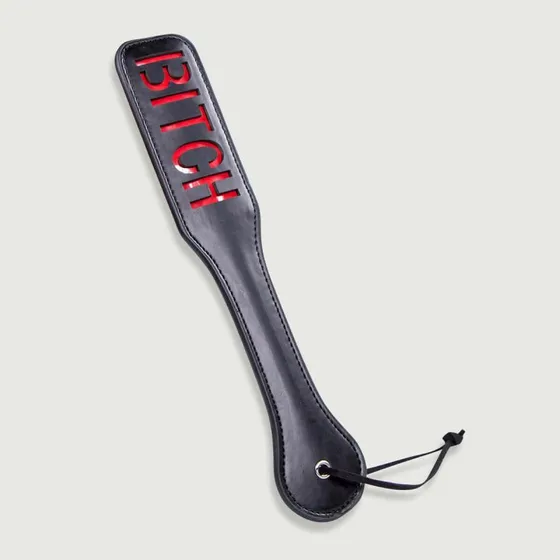 Domme Serie Leder Paddel mit BITCH Ausschnitt - Schwarz