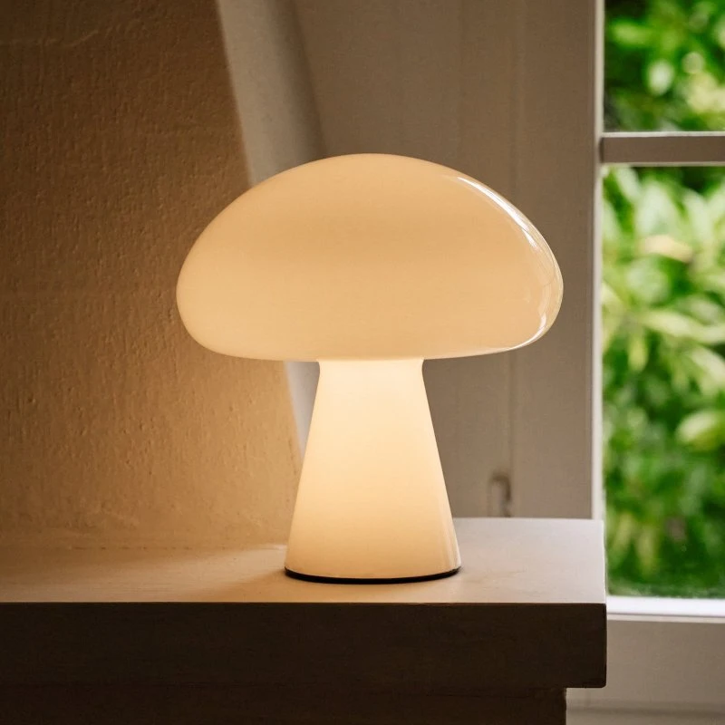 GUBI Obello LED-Akku-Tischleuchte, Perlweiß, Glas
