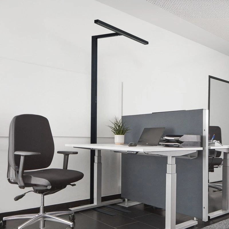 Arcchio LED-Büro-Stehleuchte Jolinda, T-Form, Schwarz, 4.000 K