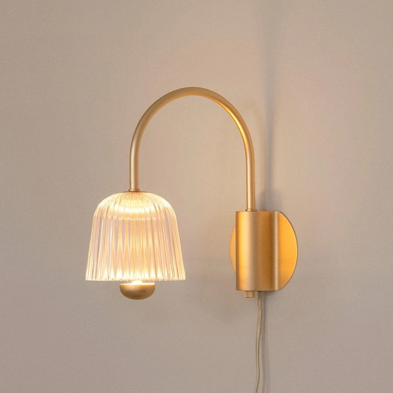 Nuura Asteea LED-Wandleuchte, Messing/Klar, 16 cm