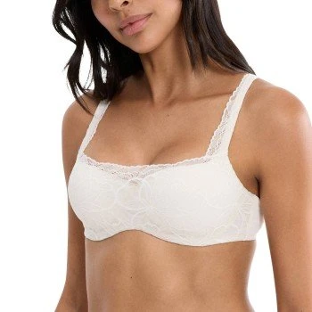 Triumph Body Make-Up Illusion Lace Balconette-BH Offwhite 70C