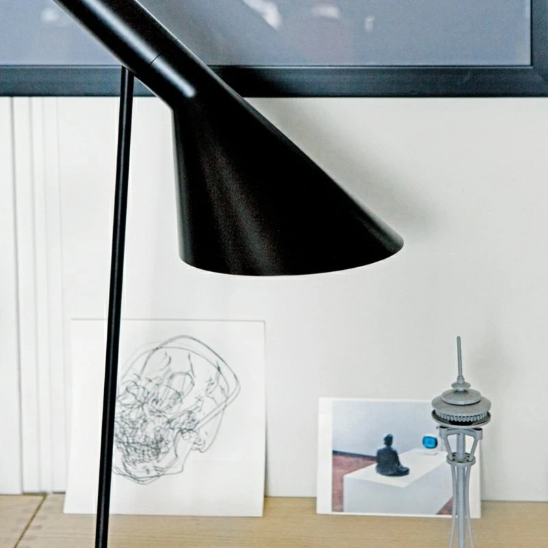 Louis Poulsen AJ Designer-Tischleuchte, Schwarz