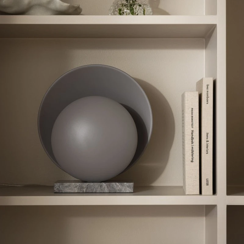 Globen Lighting Orbit Tischleuchte, Grau, Marmor, 32 cm