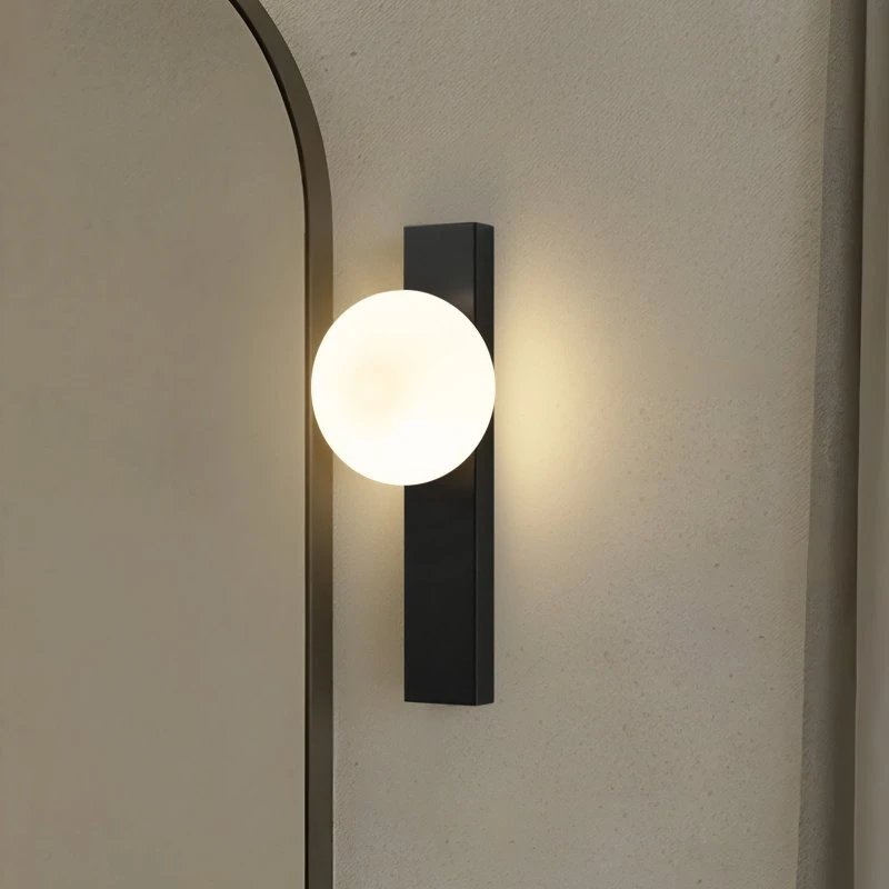 Lindby Bad-Wandleuchte Tavrik, Schwarz/Weiß, 30cm, Glas