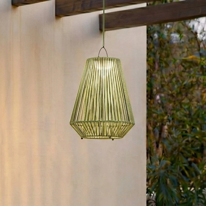 Lindby LED-Solarhängelampe Austas, grün, Ø 32 cm, IP54