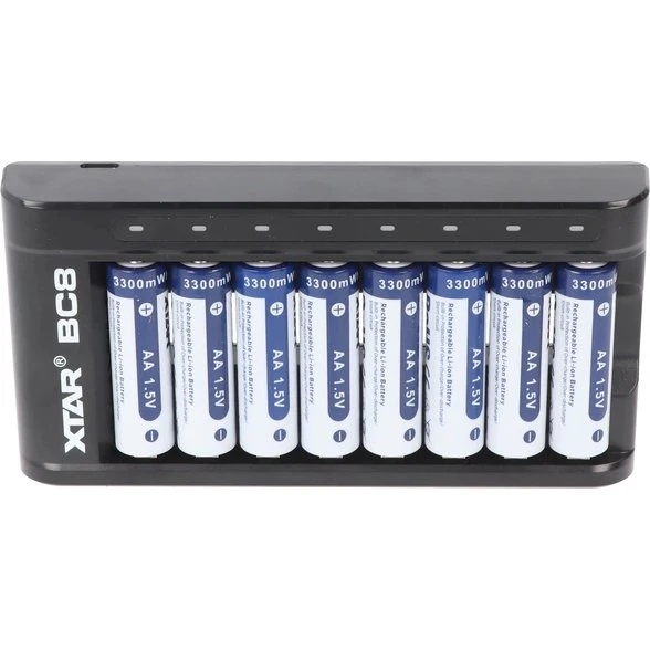Xtar 1,5 V Li-Ion Akku 8x + Ladegerät für Wildtierkamera