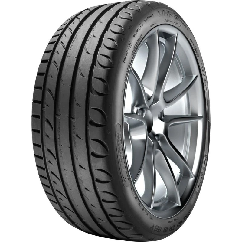 Taurus Ultra High Performance 215/45 R18 93Y XL