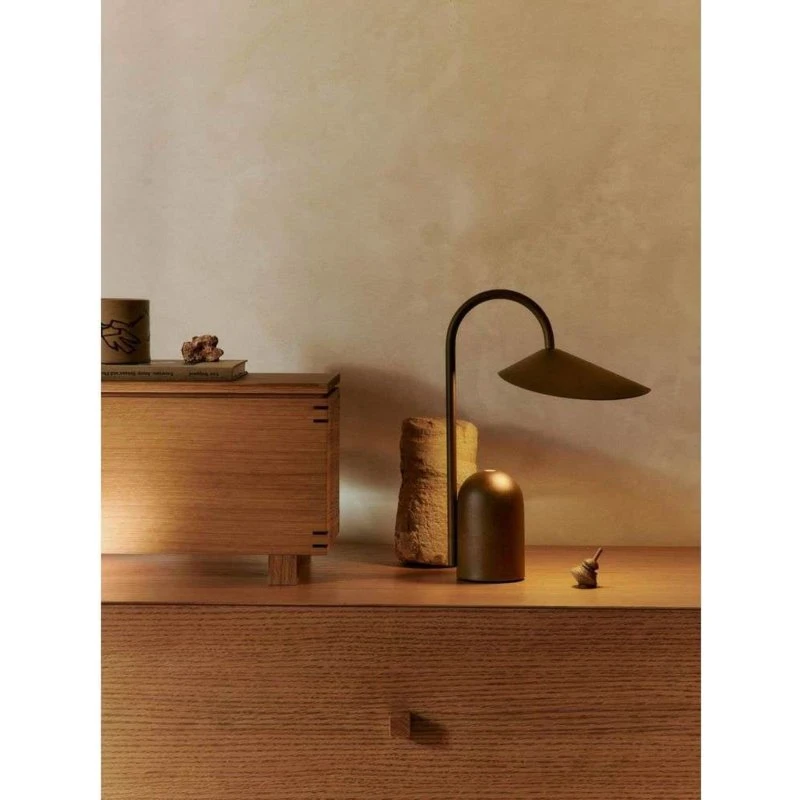 Ferm Living Arum Portable Tischleuchte - Dark Chocolate