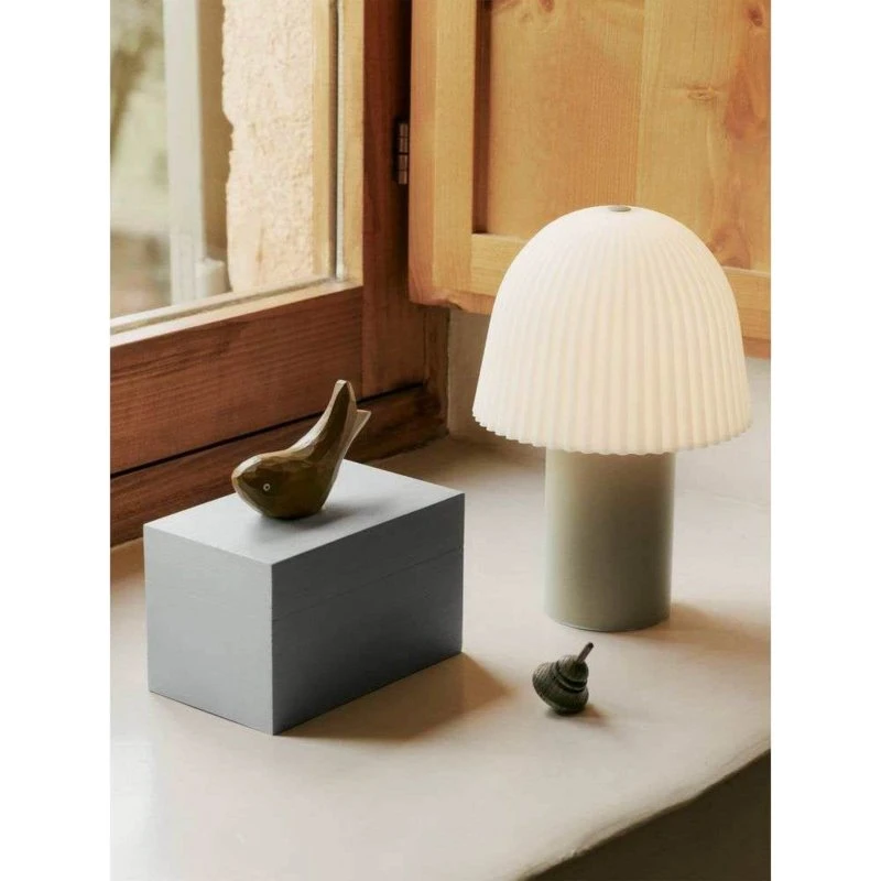 Ferm Living Frill Portable Tischleuchte - Cashmere/Weiß