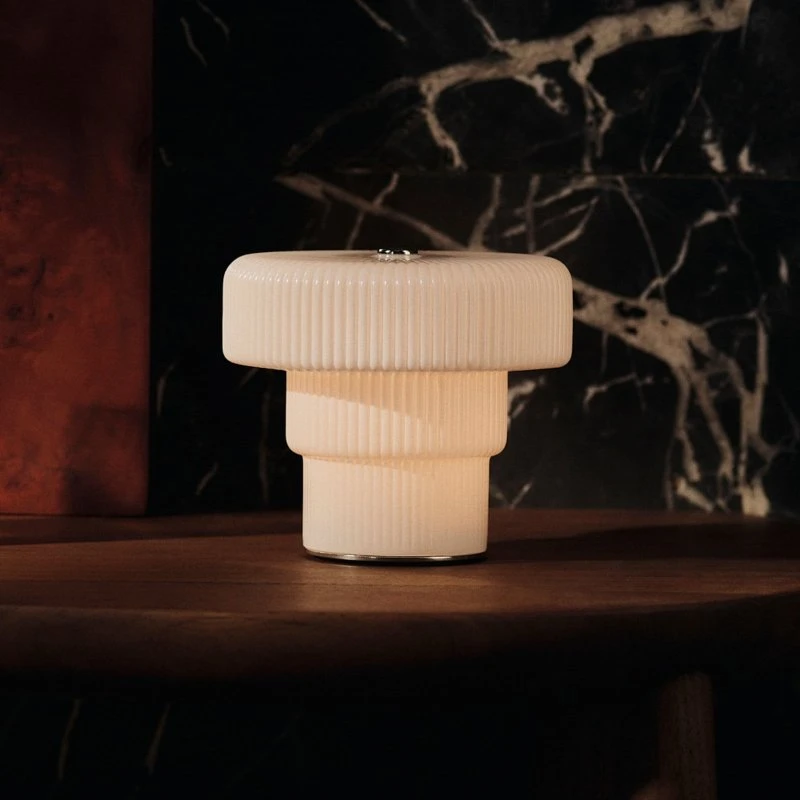 Ferm Living Ripple Schnurlosleuchte - Weißes mundgeblasenes Glas