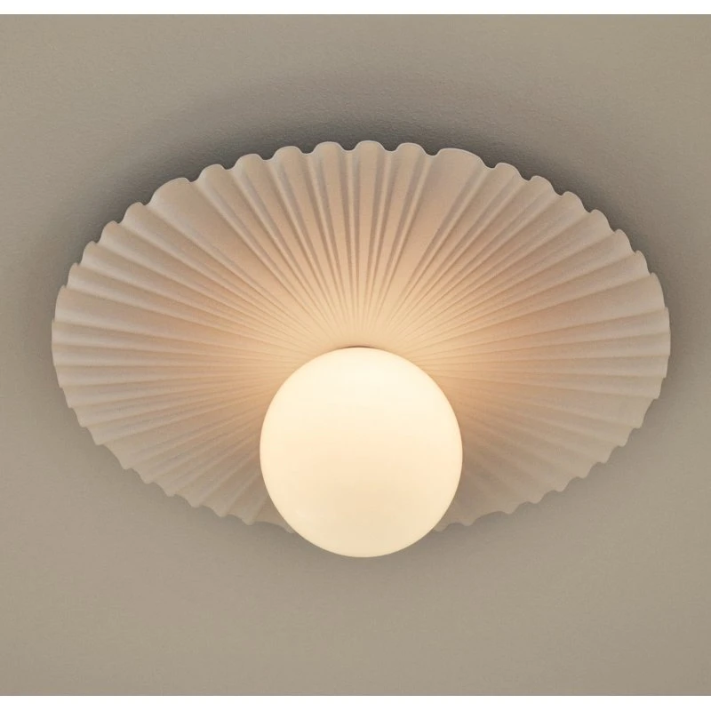 Nuura Liila Muuse Wandlampe, Ø 42 cm, Weiß/Opal, IP44
