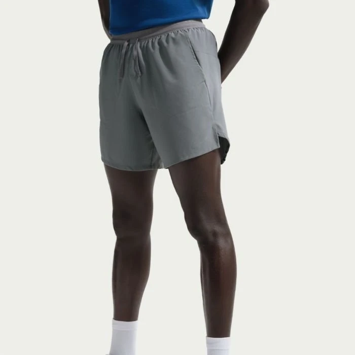 Nike Stride Dri-Fit 7-Inch Shorts mit Innenbrief