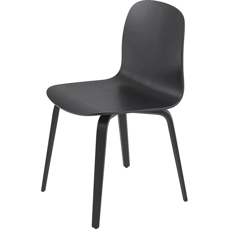 Muuto Visu Stuhl Schwarz mit Holzbeinen