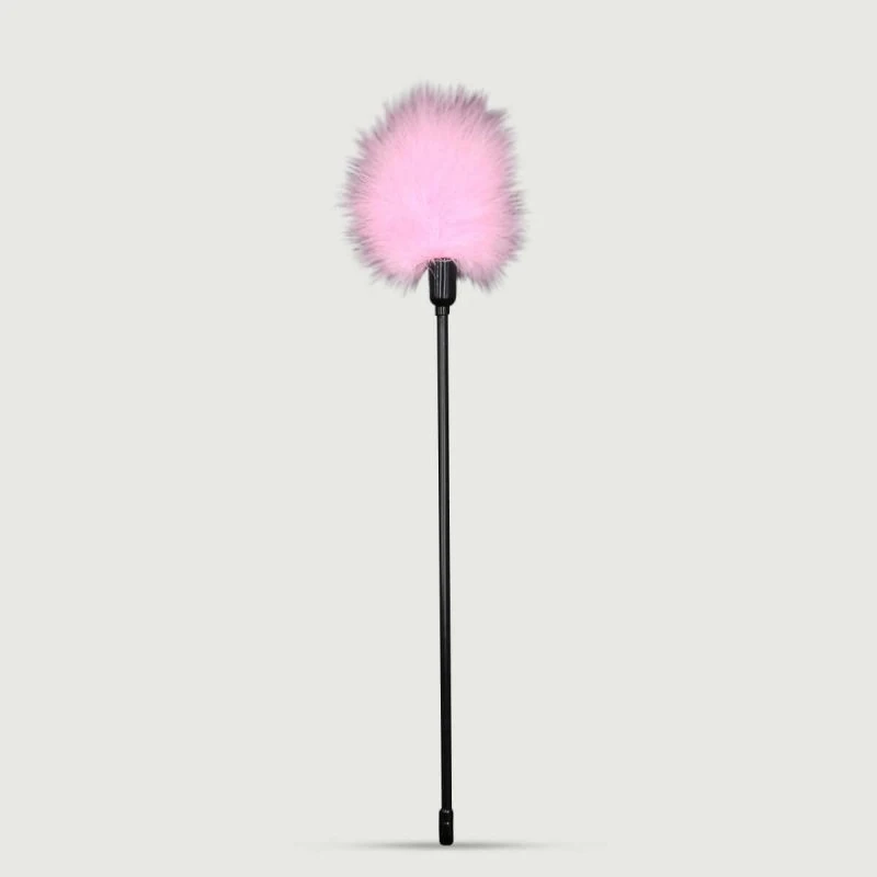 Langer Federkitzler mit weichen Federn und schwarzem Griff - Pink