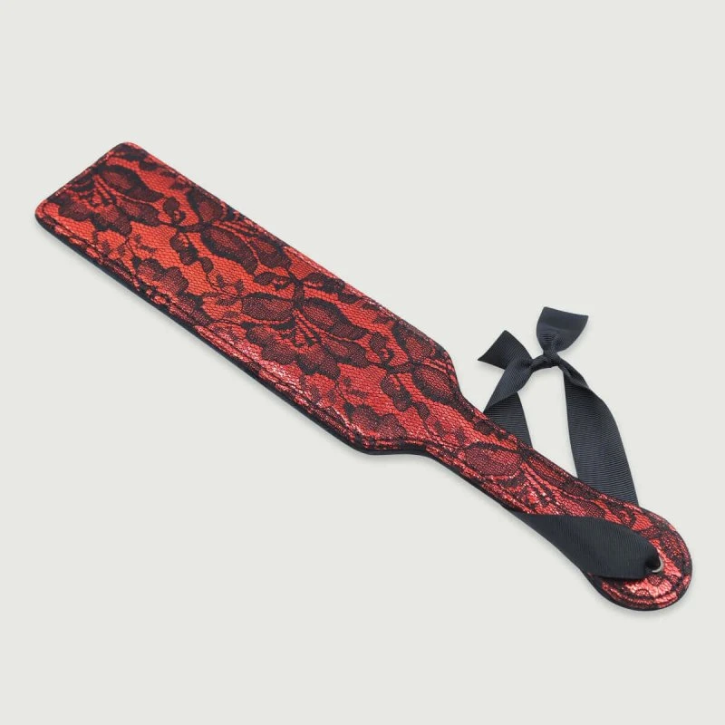 Lederpaddel mit Spitze und Satinband - Rot/Schwarz