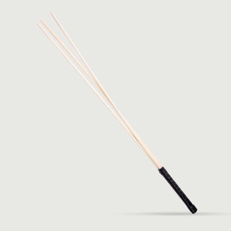 Double Bamboo Spanking Stock mit geprägtem Ledergriff - Schwarz